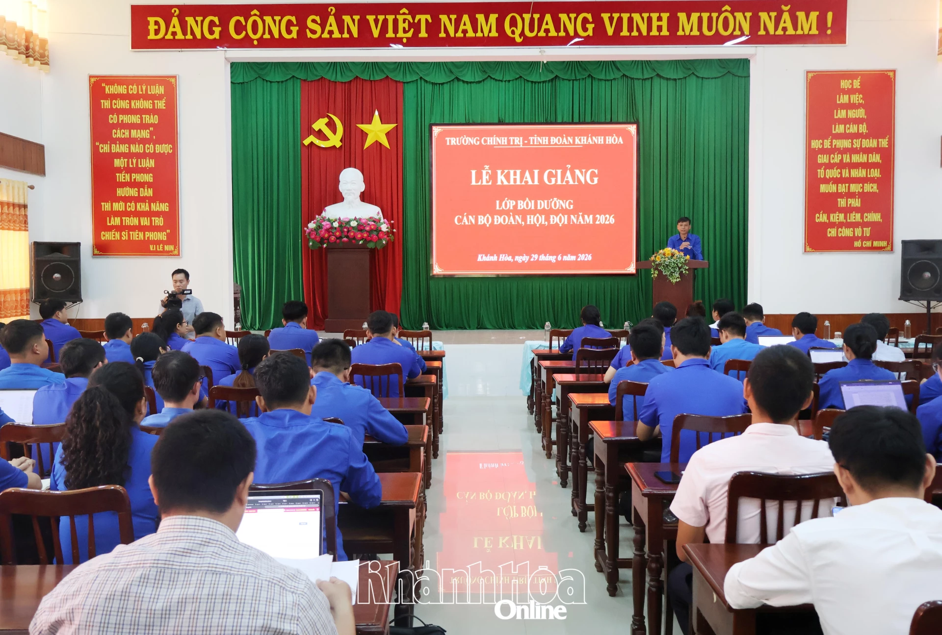 Quang cảnh lễ khai giảng.