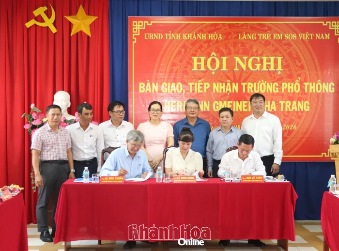 Bàn giao Trường Phổ thông Hermann Gmeiner Nha Trang về Sở Giáo dục và Đào tạo Khánh Hòa quản lý