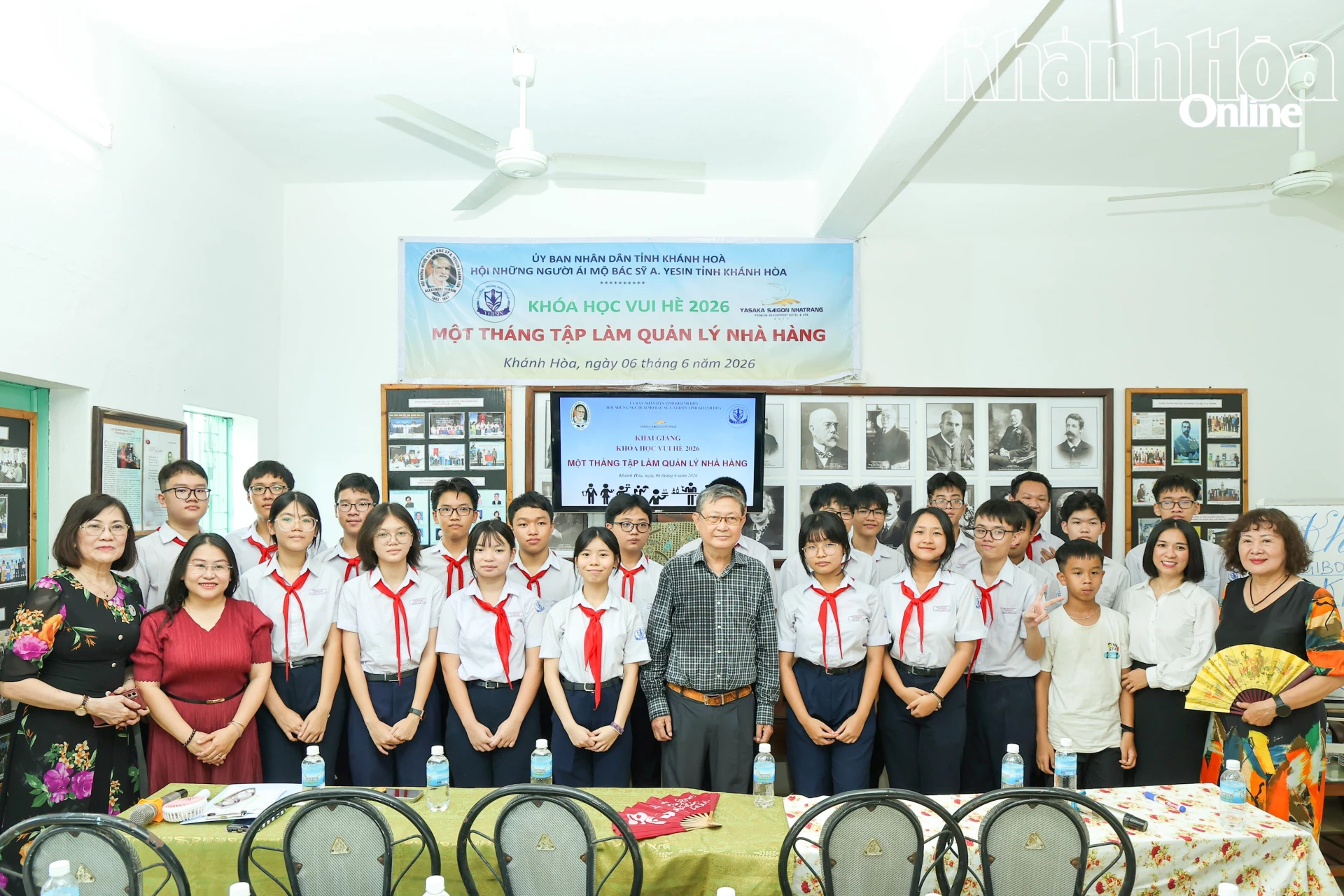 Các em học sinh tham gia lớp học vui hè do Hội Những người ái mộ bác sĩ A. Yersin tỉnh Khánh Hòa tổ chức.