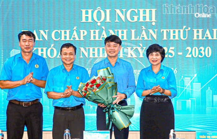 Ông Bùi Hoài Nam được bầu giữ chức Chủ tịch Liên đoàn Lao động tỉnh Khánh Hòa khóa I