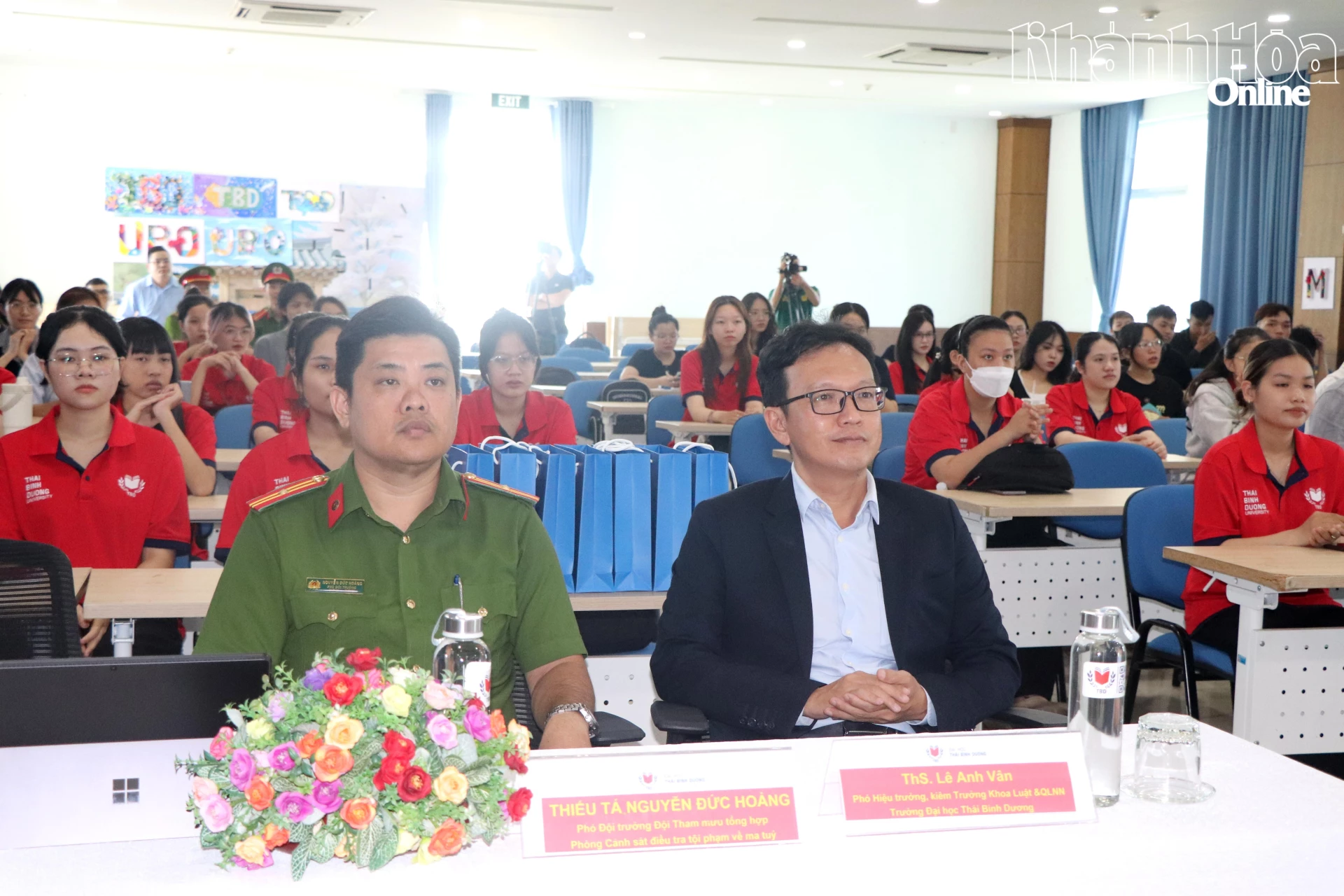 Lãnh đạo Trường Đại học Thái Bình Dương và đại diện Công an tỉnh tham dự phiên toà giả định.
