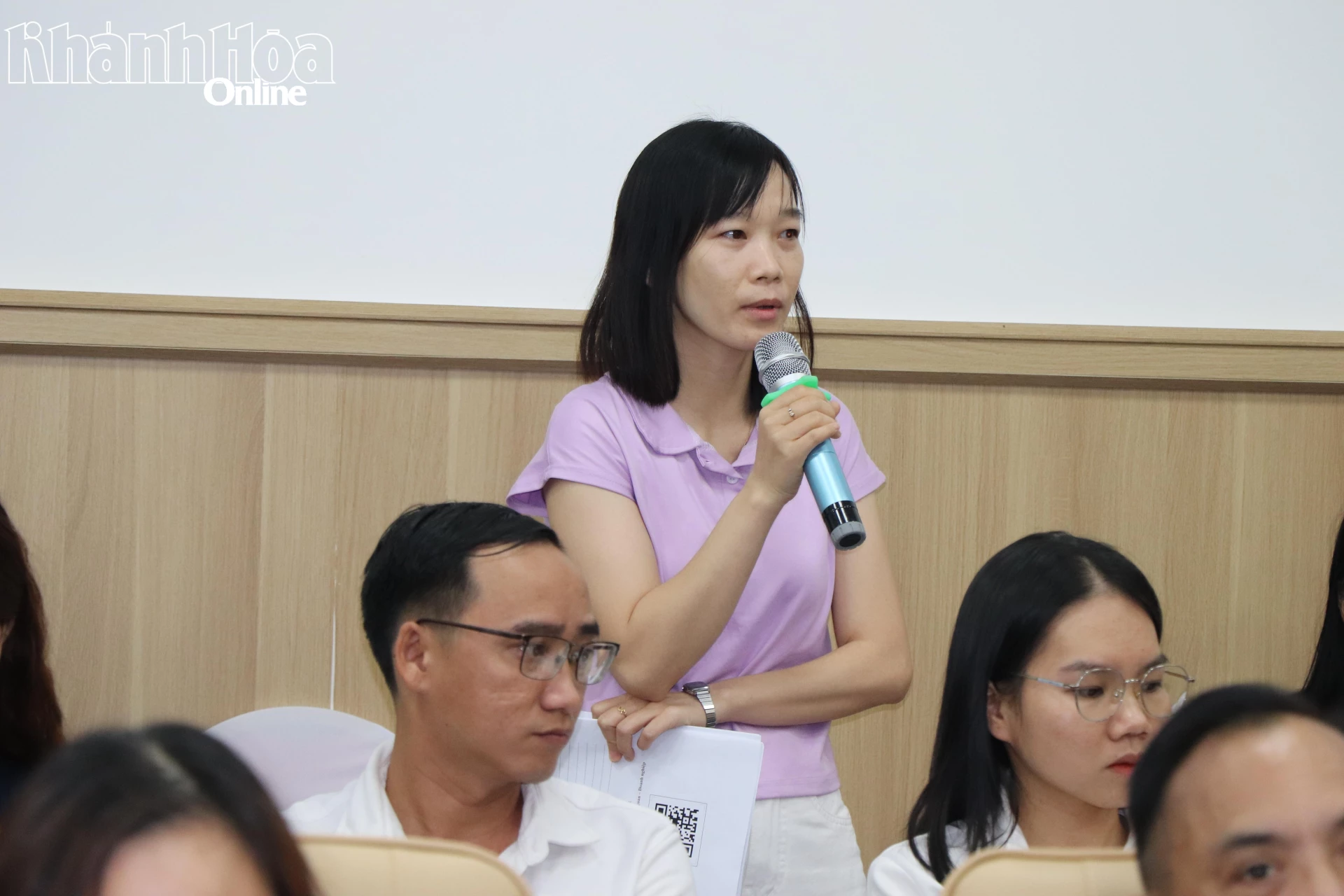 Đại diện một doanh nghiệp phát biểu ý kiến tại hội nghị.