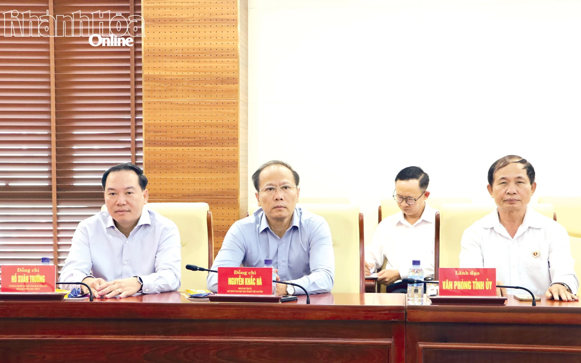 Đồng chí Hồ Xuân Trường và đồng chí Nguyễn Khắc Hà tham dự buổi gặp mặt.