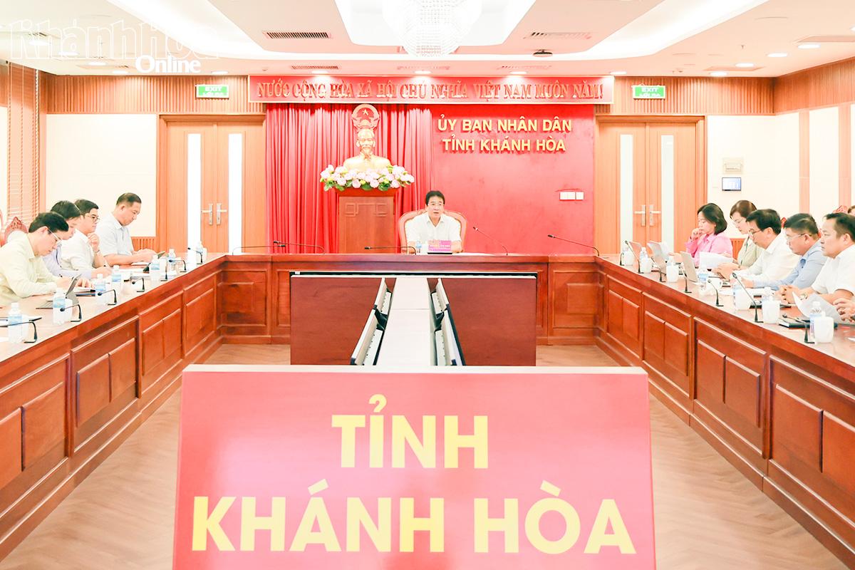 Quang cảnh cuộc họp.