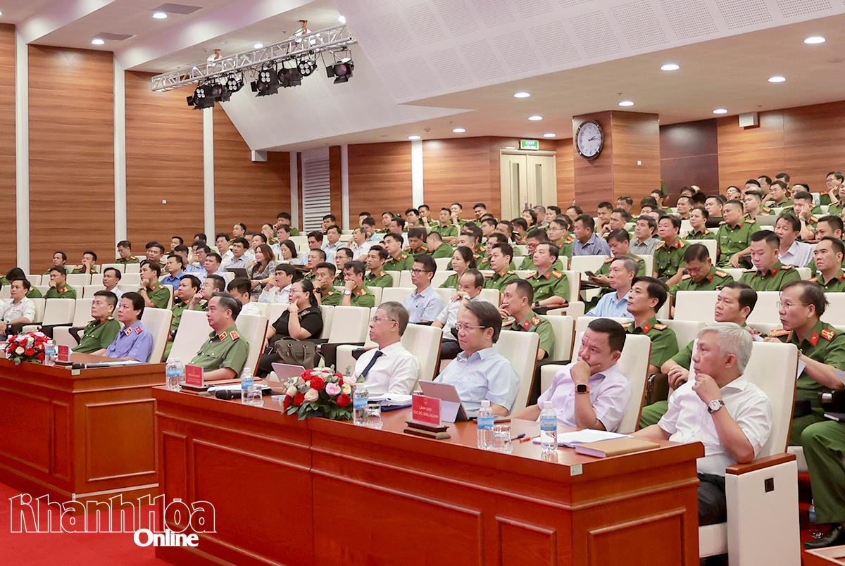 Quang cảnh hội nghị.