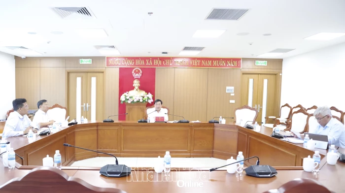 Phó Chủ tịch UBND tỉnh Trịnh Minh Hoàng họp nghe báo cáo tiến độ các dự án điện hạt nhân