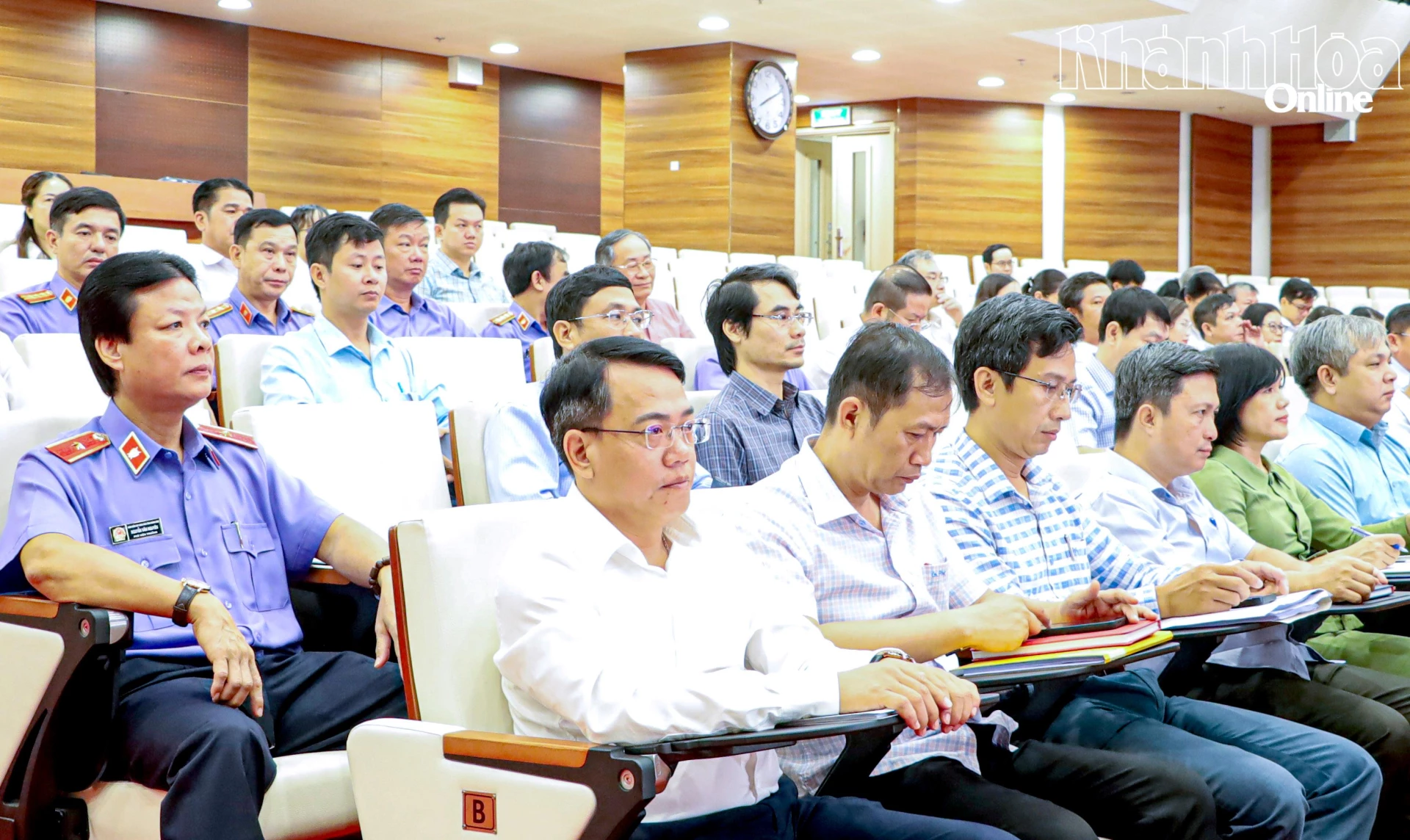 Đại biểu tham dự hội nghị.