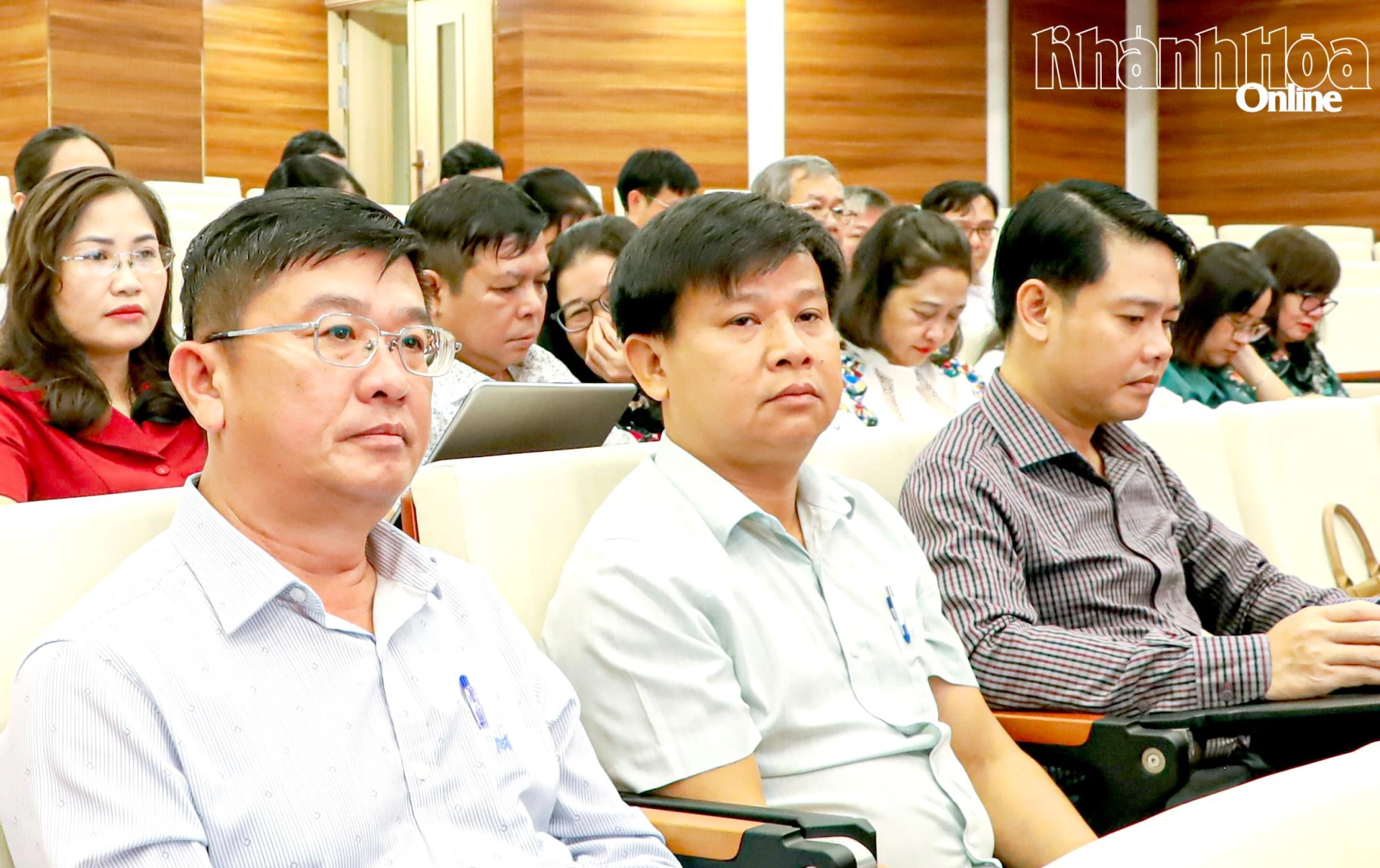 Các đại biểu tham dự hội nghị.