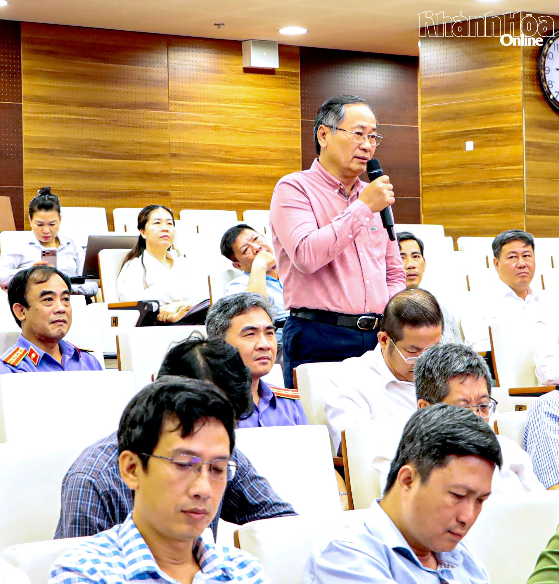 Các đại biểu tham gia thảo luận, đóng góp ý kiến tại hội nghị.