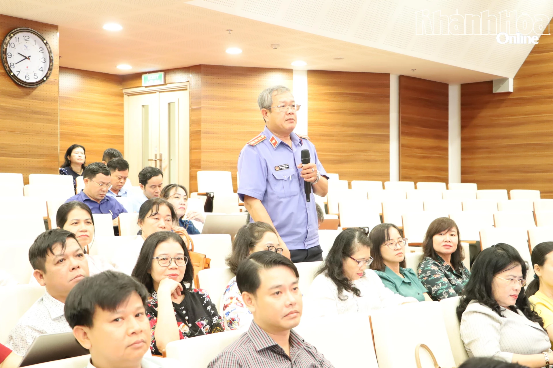 Các đại biểu tham gia thảo luận, đóng góp ý kiến tại hội nghị.