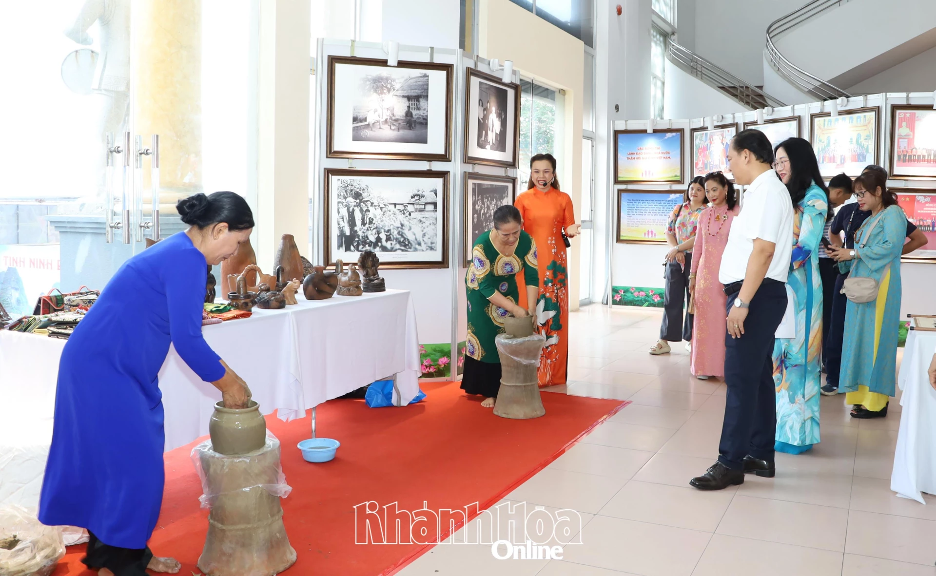 Không gian tìm hiểu nghề làm gốm Chăm. Ảnh: VĂN GIANG.