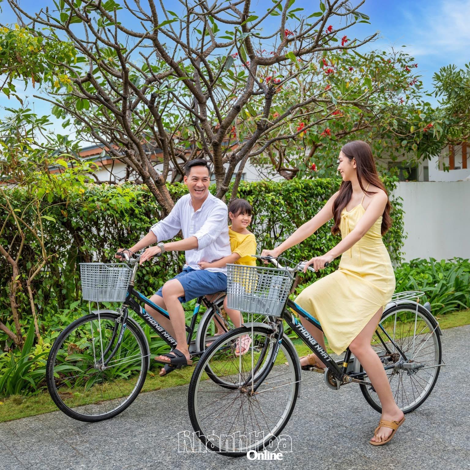 Du khách nghỉ dưỡng ở Khánh Hòa.