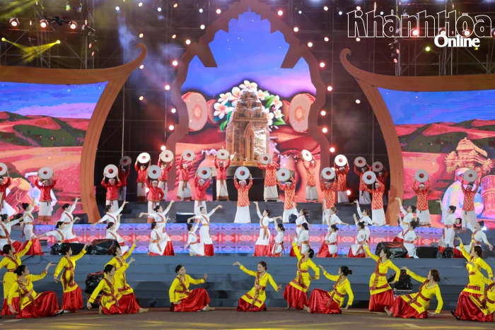 Tổng duyệt chương trình nghệ thuật chào mừng Ngày hội Văn hóa dân tộc Chăm lần thứ VI