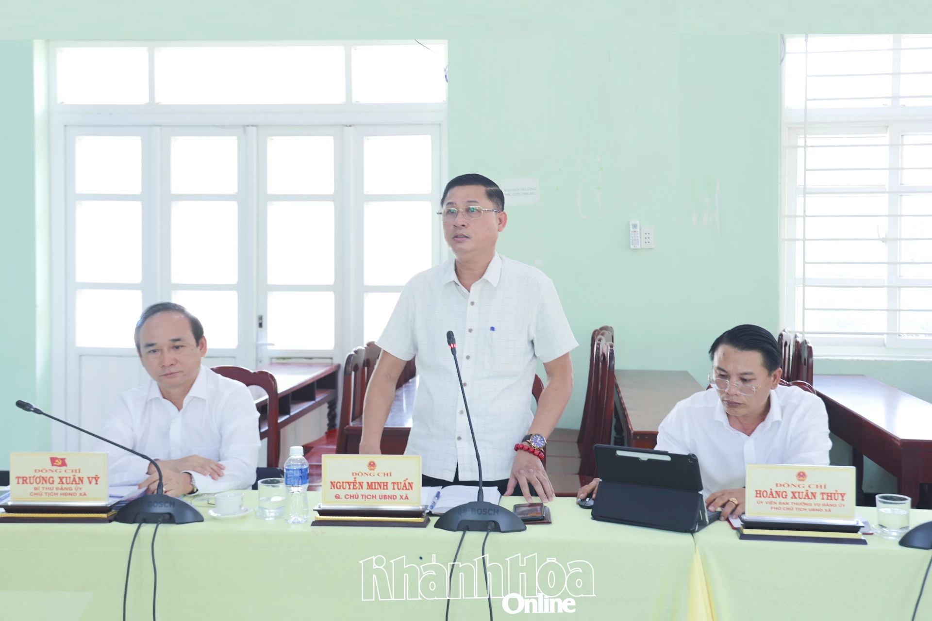 Quyền Chủ tịch UBND xã Phước Dinh báo cáo tiến độ thực hiện.