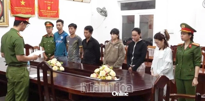 Bắt tạm giam 6 đối tượng trong đường dây lừa đảo qua mạng xuyên quốc gia