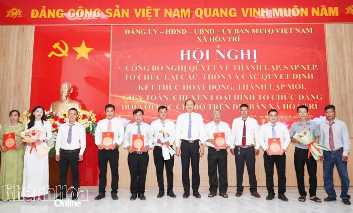 Xã Hòa Trí công bố nghị quyết về thành lập, sắp xếp lại thôn và kiện toàn các chi bộ