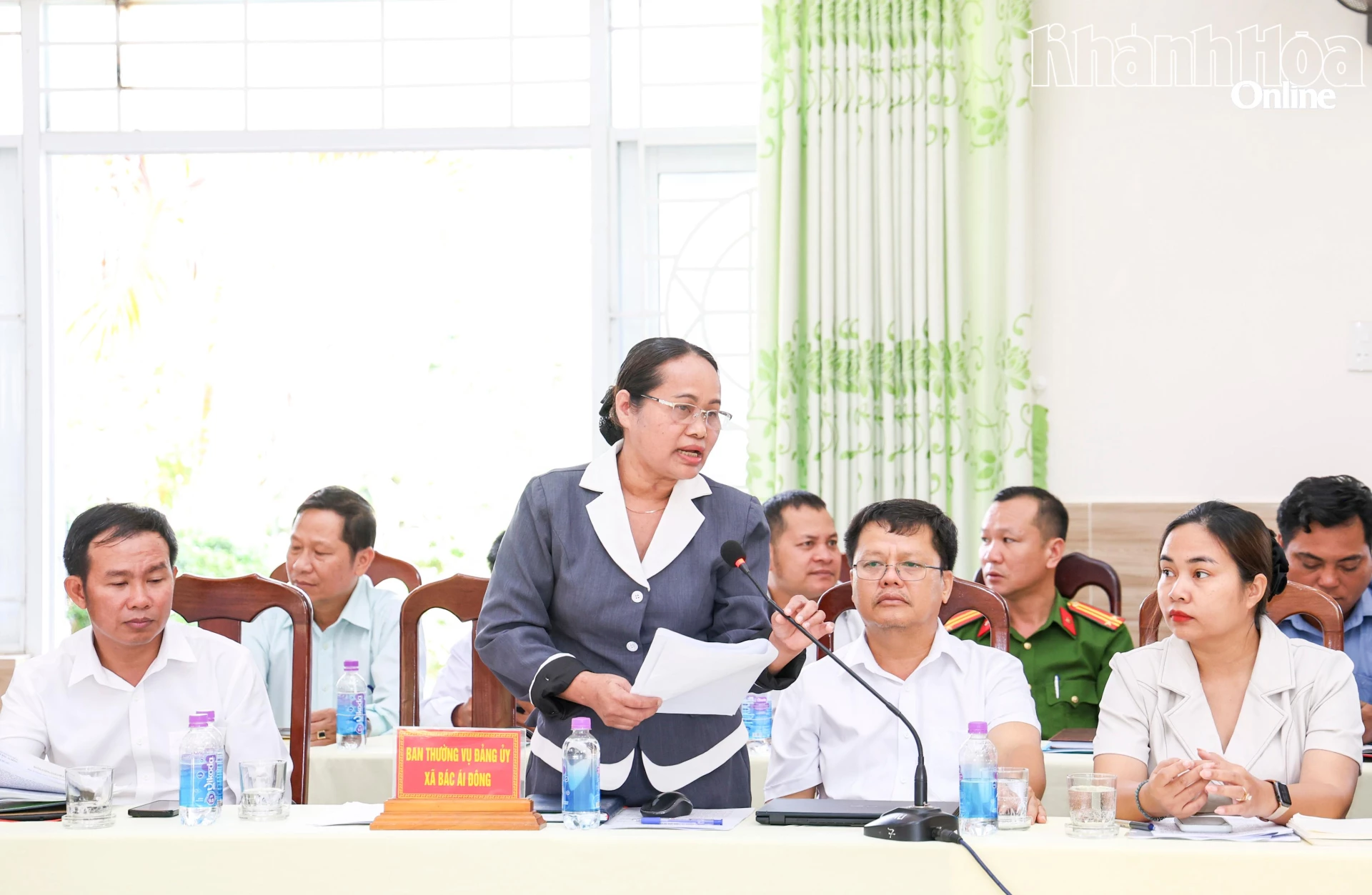 Lãnh đạo xã Bác Ái Đông phát biểu tại buổi làm việc