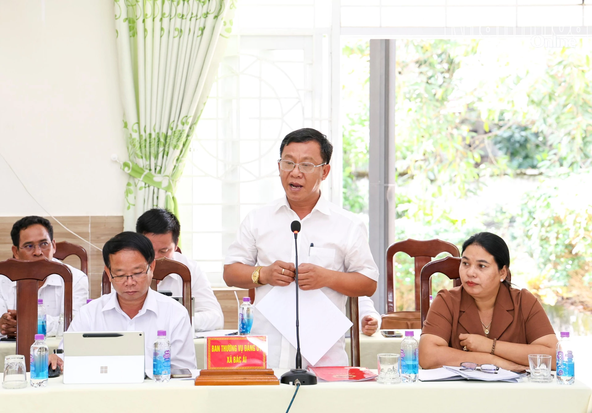 Lãnh đạo xã Bác Ái phát biểu tại buổi làm việc.