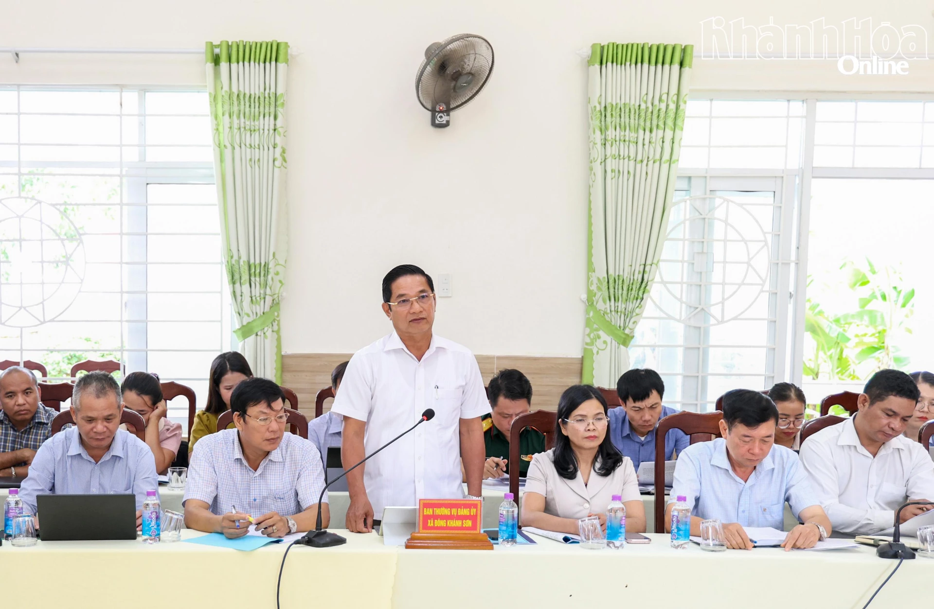 Lãnh đạo xã Đông Khánh Sơn kiến nghị một số nội dung tại buổi làm việc.