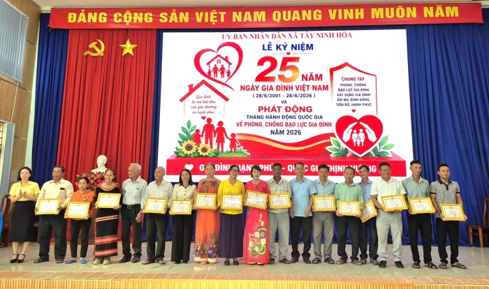 Xã Tây Ninh Hòa kỷ niệm 25 năm Ngày Gia đình Việt Nam