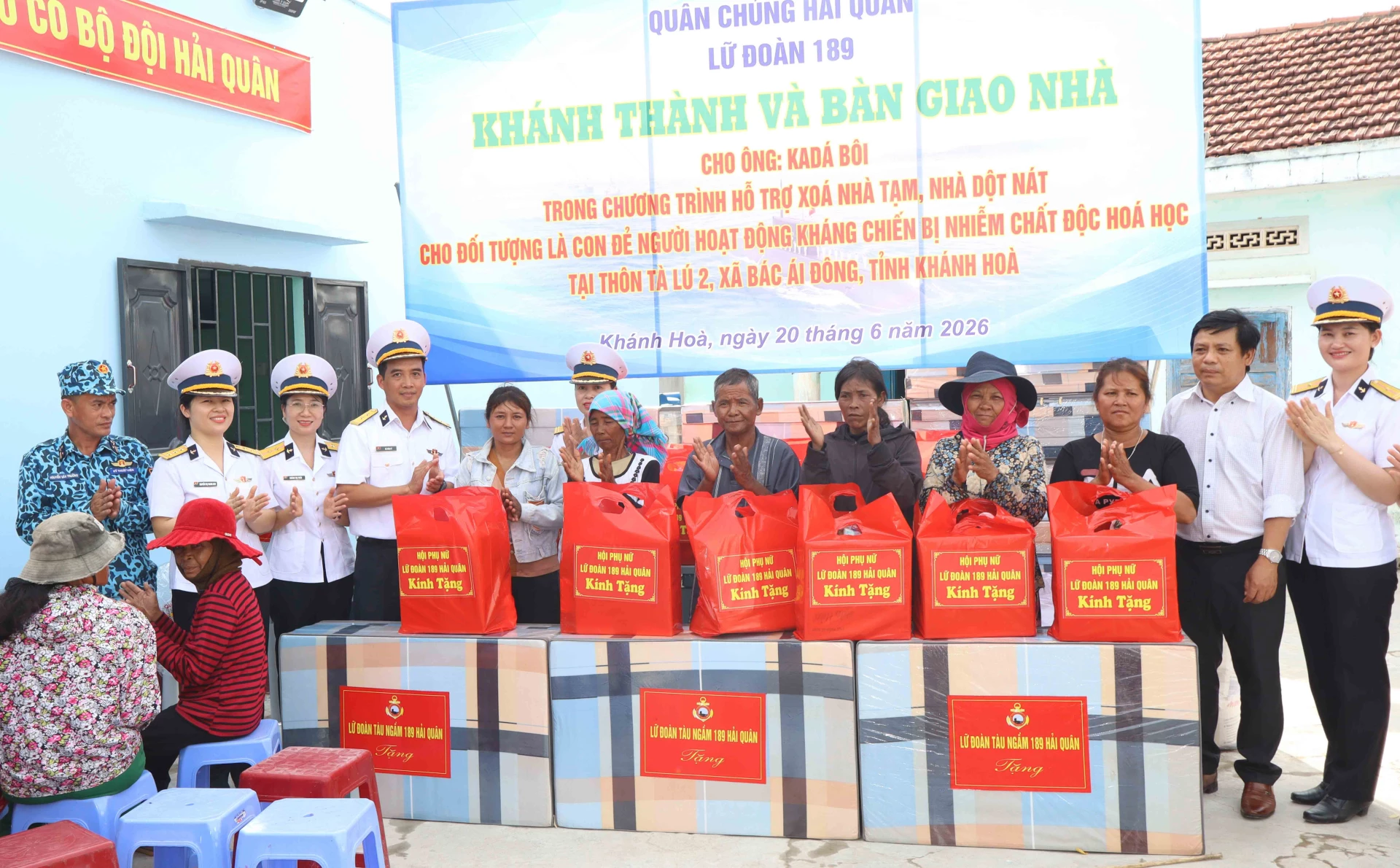 Lữ đoàn 189 bàn giao nhà ở cho gia đình chính sách