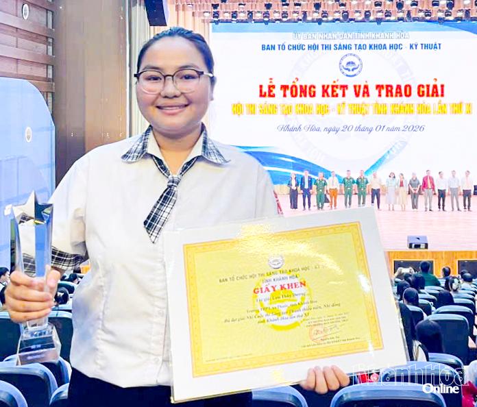 Em Lưu Thùy Dương.