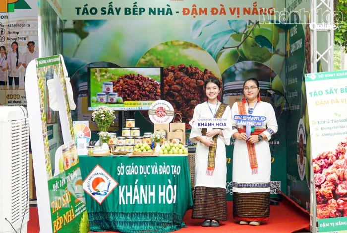 Hướng tới Ngày hội Văn hóa dân tộc Chăm lần thứ VI tại tỉnh Khánh Hòa, năm 2026: Nữ sinh người Chăm đưa văn hóa lên không gian số