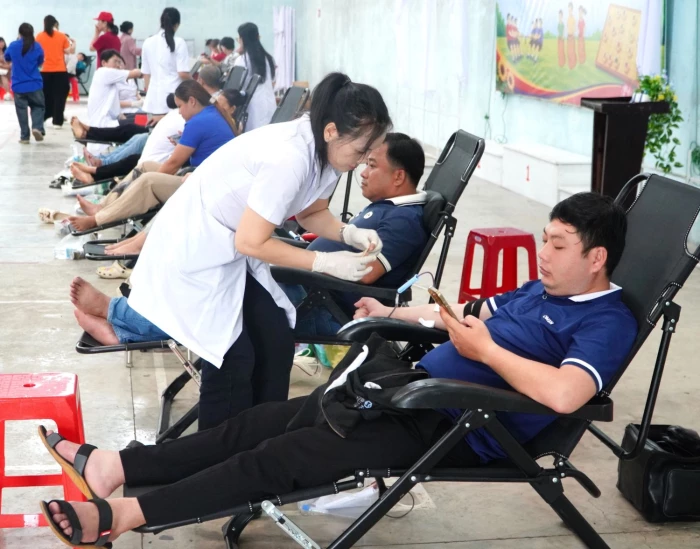 Hơn 220 người tham gia hiến máu tình nguyện