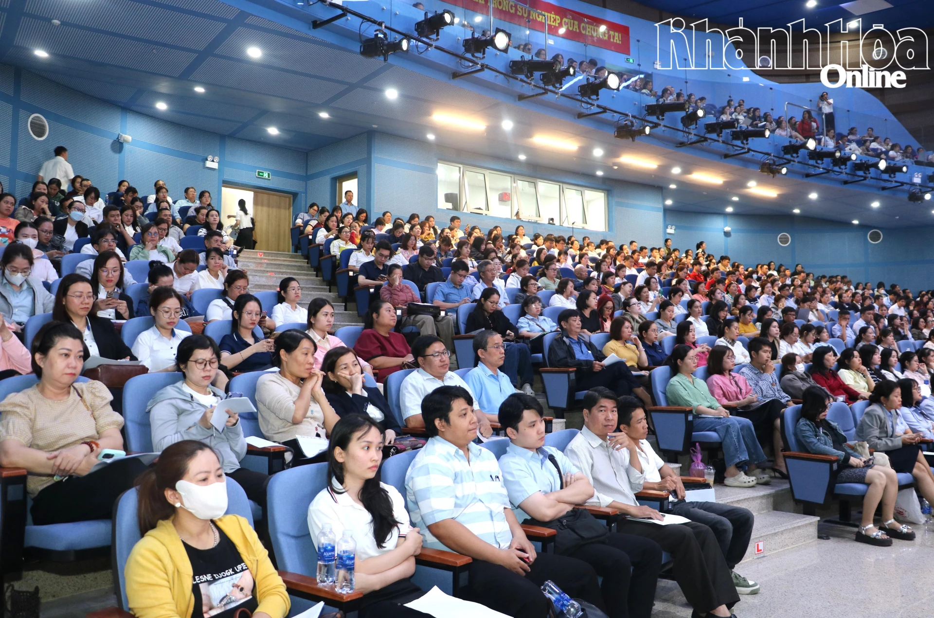 Một cuộc đối thoại giữa cơ quan thuế với các doanh nghiệp, người nộp thuế.