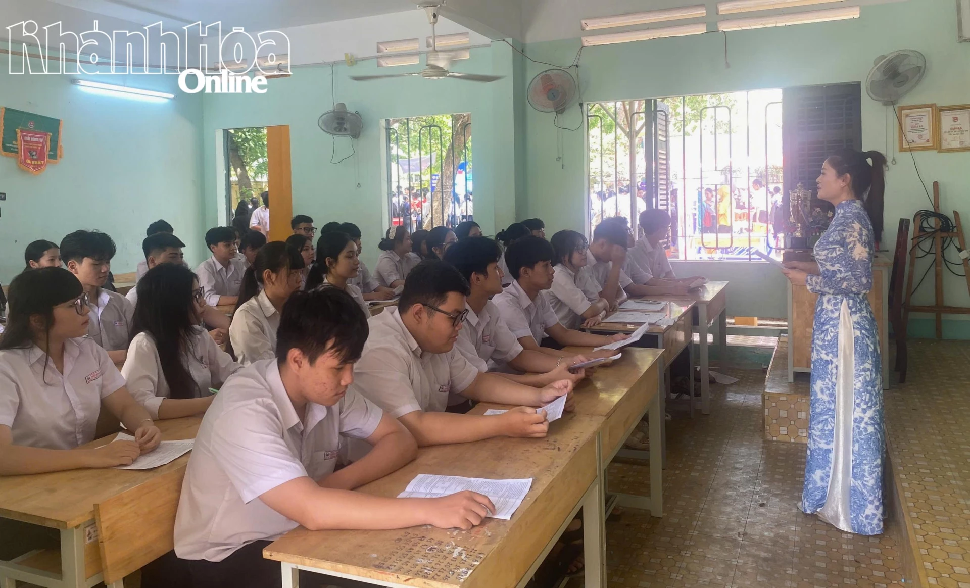 Một tiết ôn tập của học sinh lớp 12 Trường THPT Trần Hưng Đạo (phường Cam Linh).
