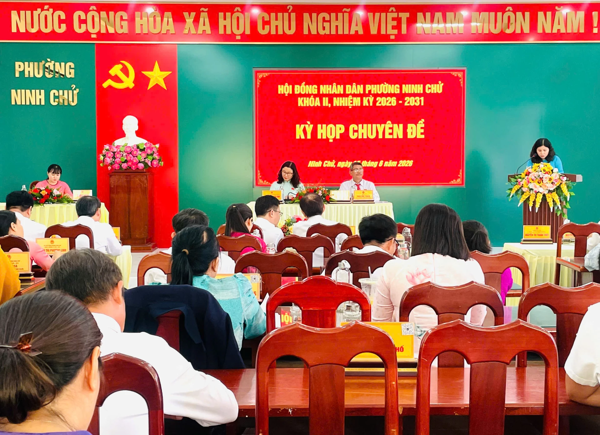 Quang cảnh kỳ họp.