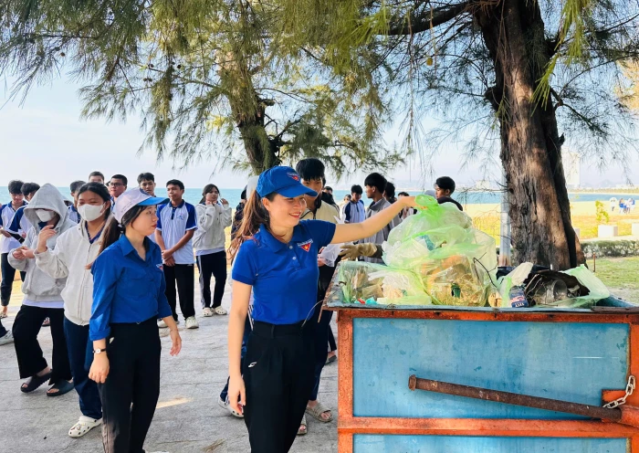 Phường Ninh Chử ra quân hưởng ứng phong trào thi đua Toàn dân chung tay bảo vệ môi trường