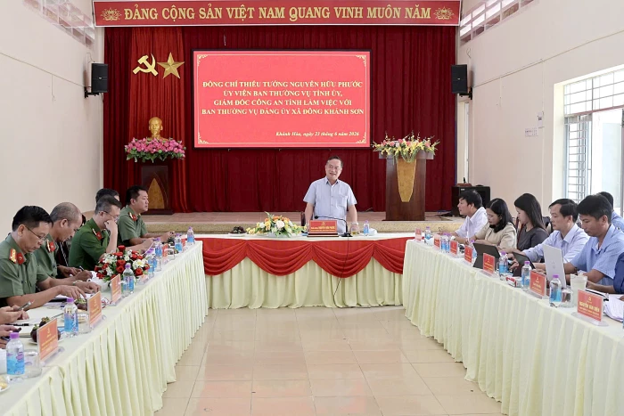 Giám đốc Công an tỉnh Nguyễn Hữu Phước làm việc với Ban Thường vụ Đảng ủy xã Đông Khánh Sơn