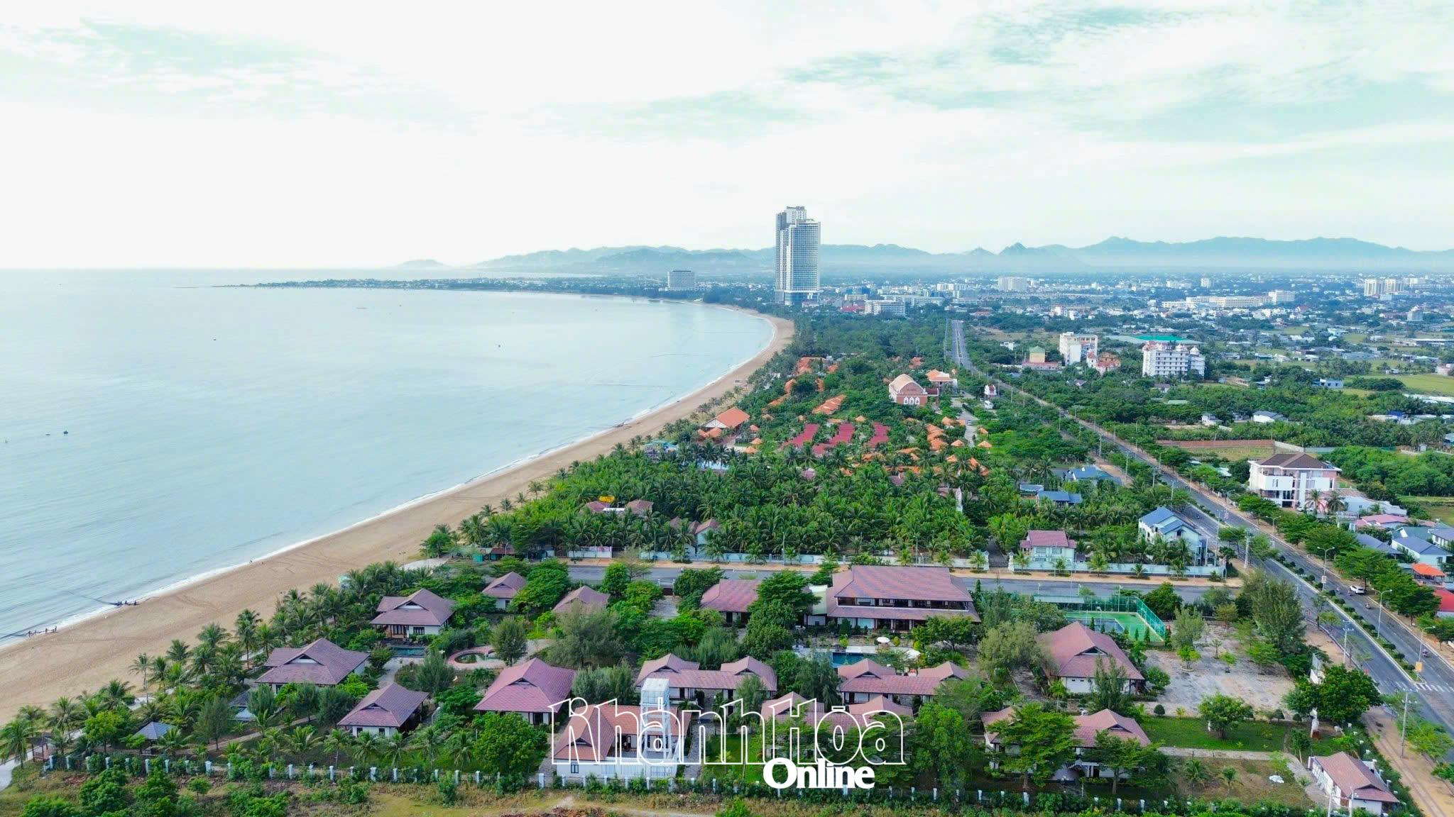 Bãi biển Bình Sơn - Ninh Chử tạo nên cực tăng trưởng phía nam tỉnh.