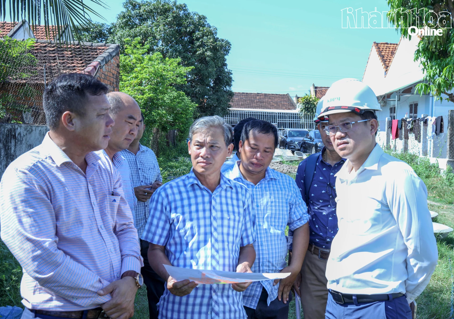 Lãnh đạo Ban Quản lý dự án Phát triển tỉnh đi kiểm tra tiến độ triển khai Dự án Khu tái định cư Tân Định.
