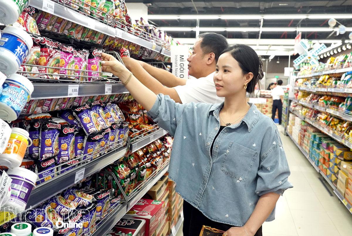 Các trung tâm thương mại, siêu thị, cửa hàng tiện lợi trên địa bàn tỉnh ghi nhận lượng khách tăng trong các dịp cuối tuần và lễ hội.