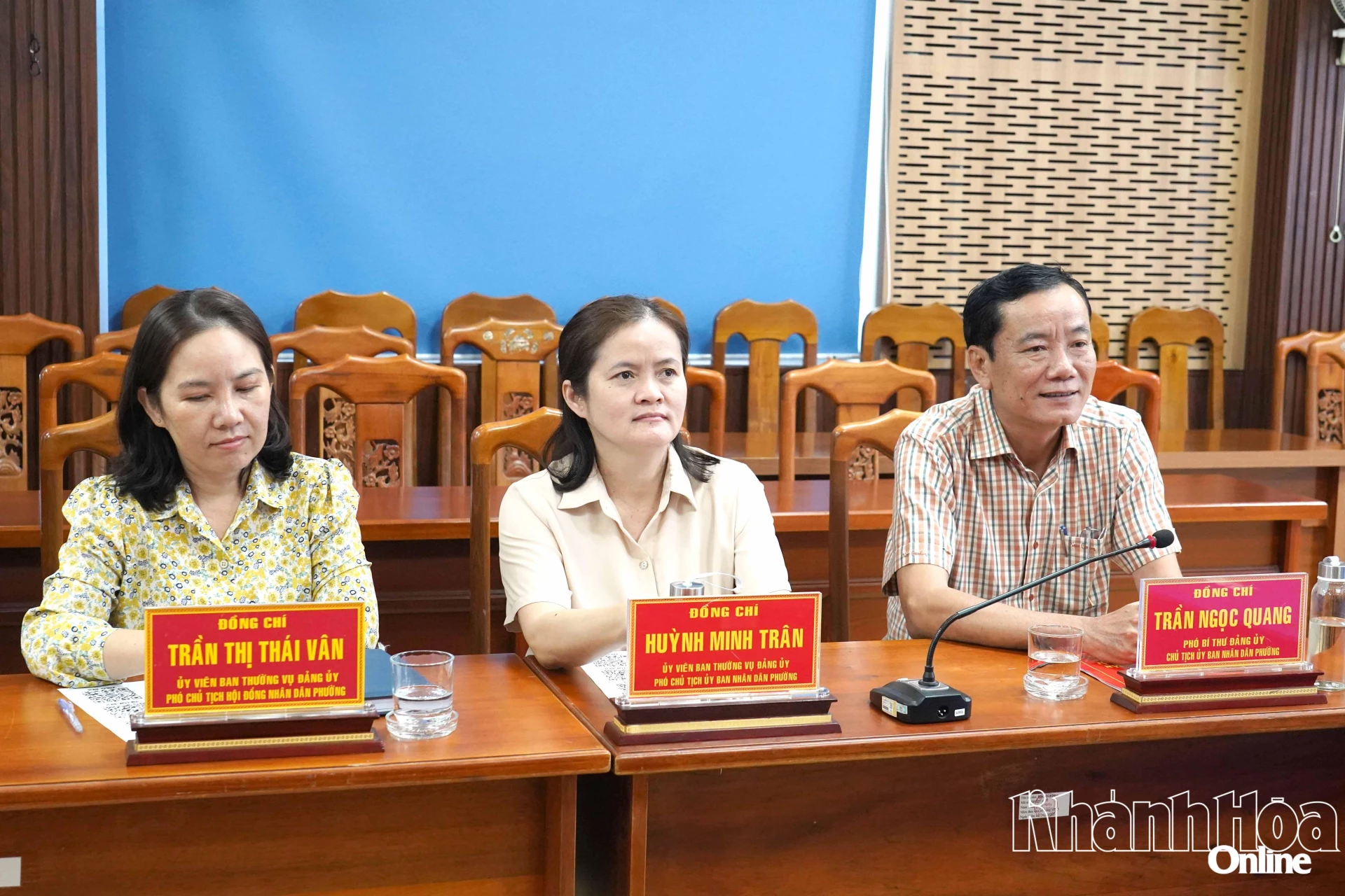 Lãnh đạo phường dự lễ ký kết.
