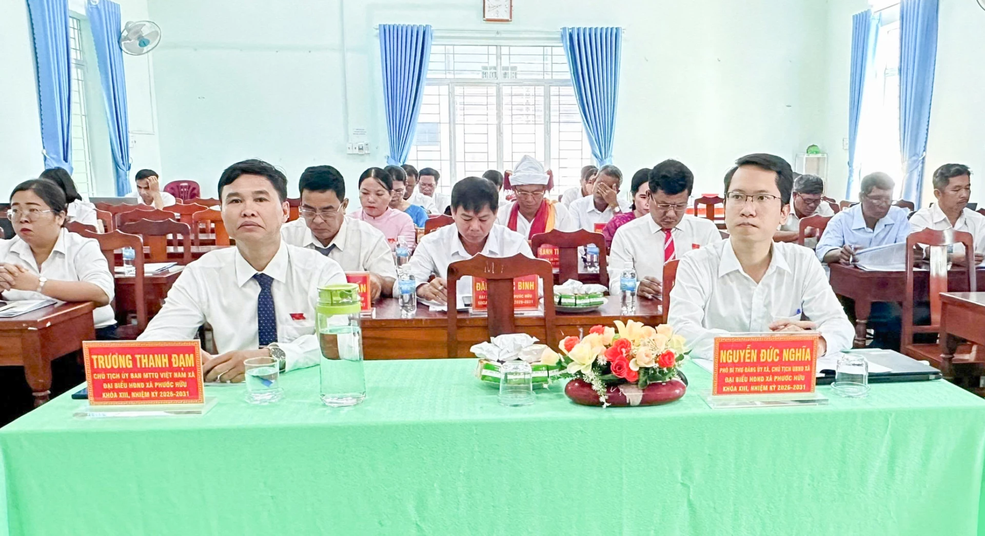 Các đại biểu tham dự kỳ họp.
