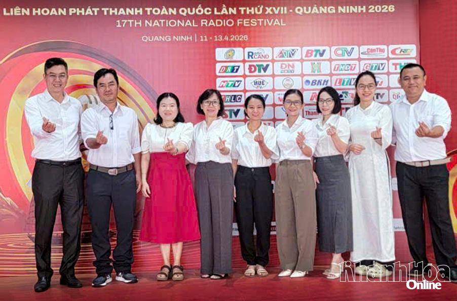 Nhà báo, phóng viên của Báo và Phát thanh, Truyền hình Khánh Hòa 
tham gia Liên hoan Phát thanh toàn quốc lần thứ XVII. Ảnh: HOÀI HƯƠNG 