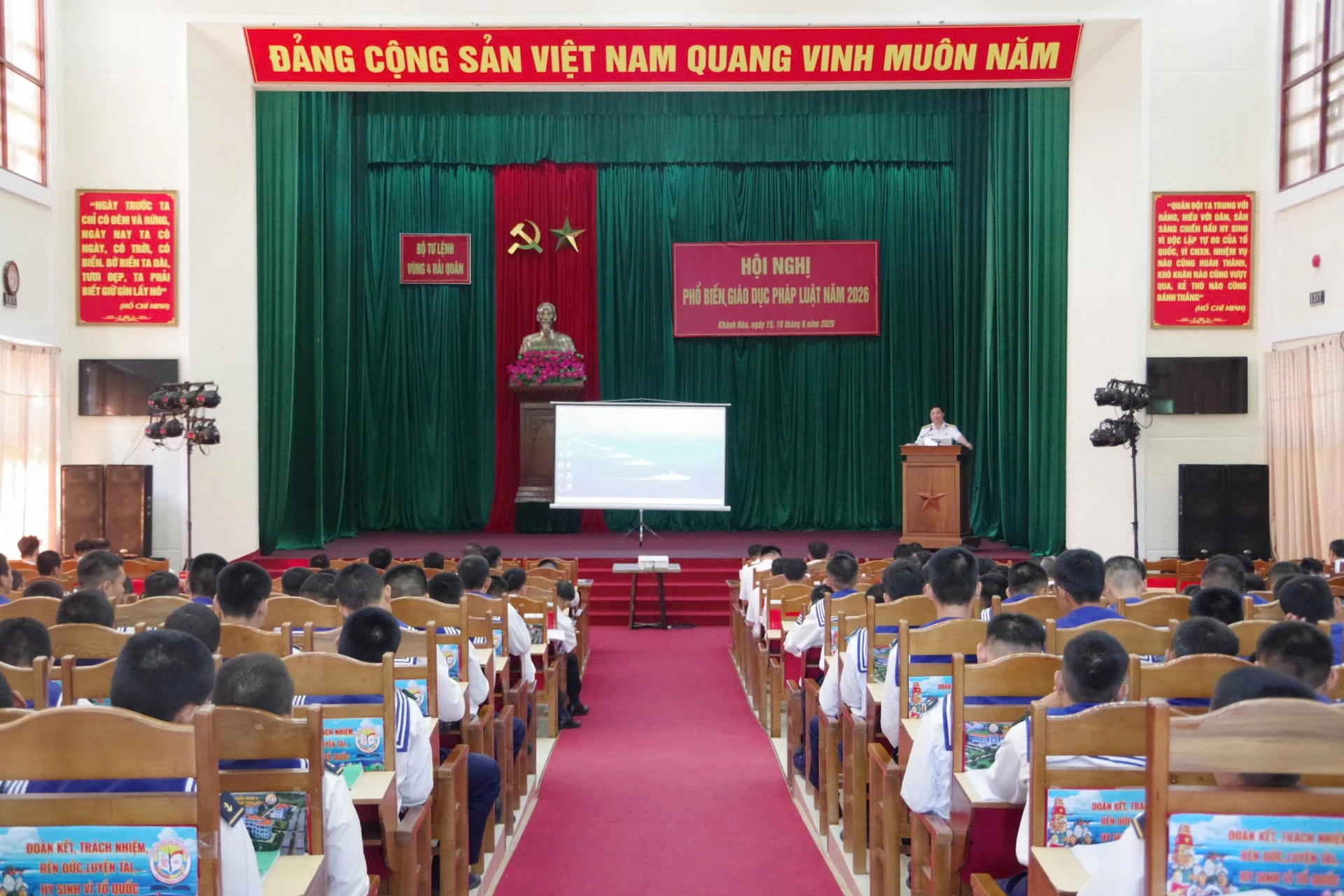 Quang cảnh hội nghị.