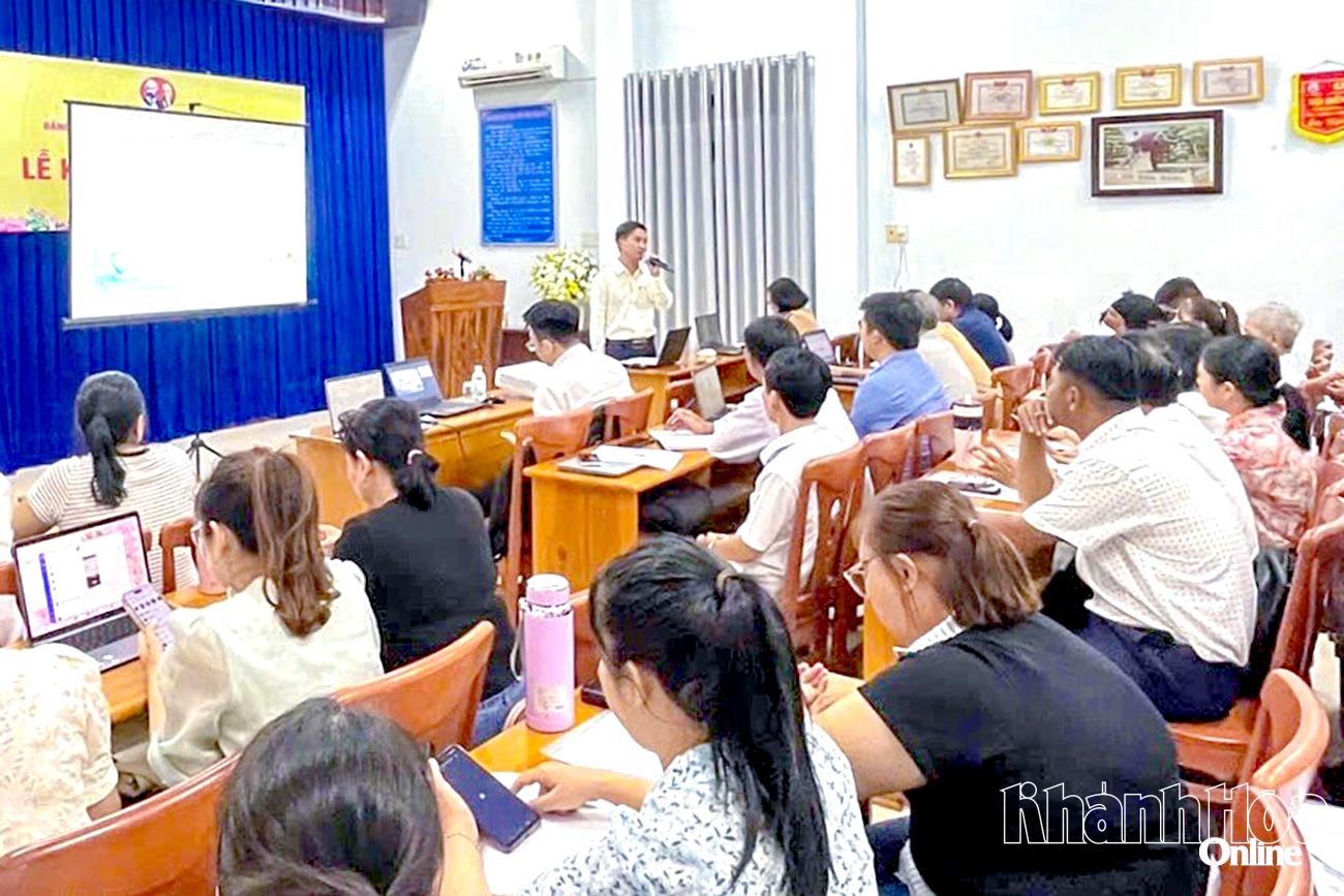 Quang cảnh buổi tập huấn.