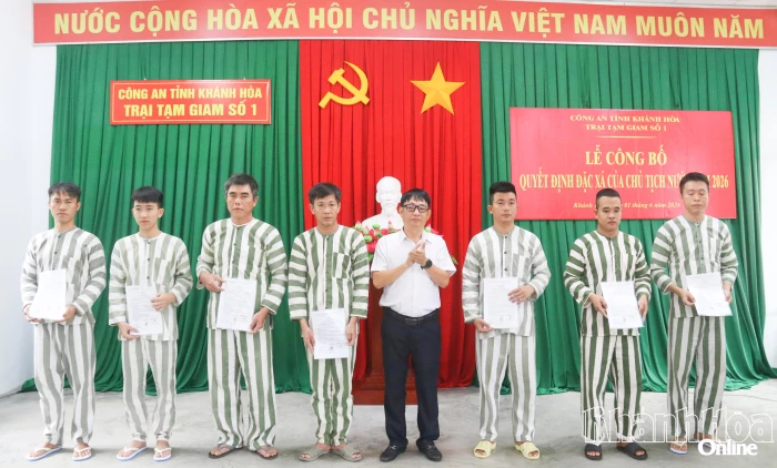 Công an tỉnh Khánh Hòa công bố quyết định đặc xá cho 28 phạm nhân