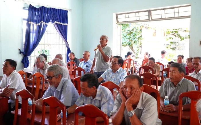 Đại biểu HĐND xã Cam Lâm tiếp xúc cử tri trước kỳ họp thứ 2