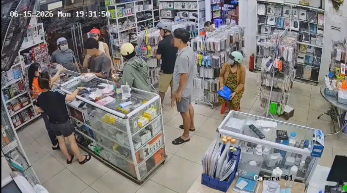 Công an phường Tây Nha Trang thông tin vụ xô xát tại cửa hàng phụ kiện điện thoại