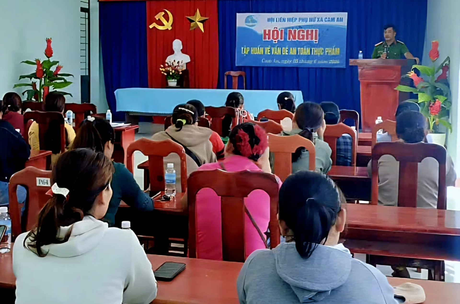 Tập huấn về an toàn thực phẩm cho hội viên, phụ nữ.