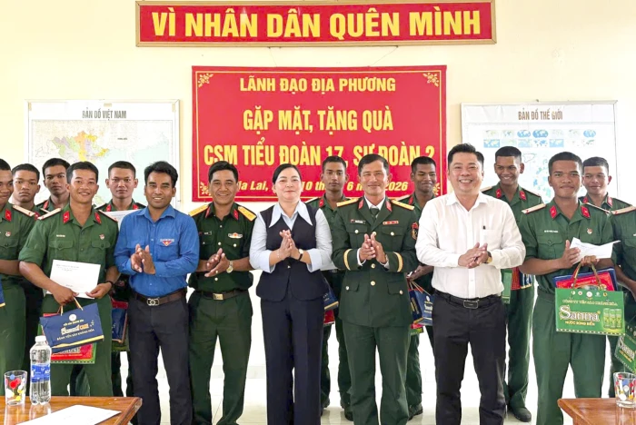 Xã Tây Khánh Sơn thăm, động viên chiến sĩ mới nhập ngũ năm 2026