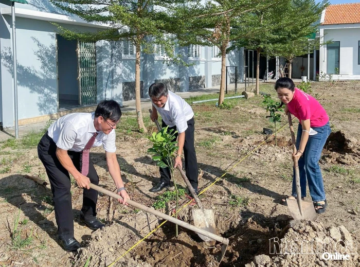 Xã Tu Bông phát động phong trào toàn dân chung tay bảo vệ môi trường