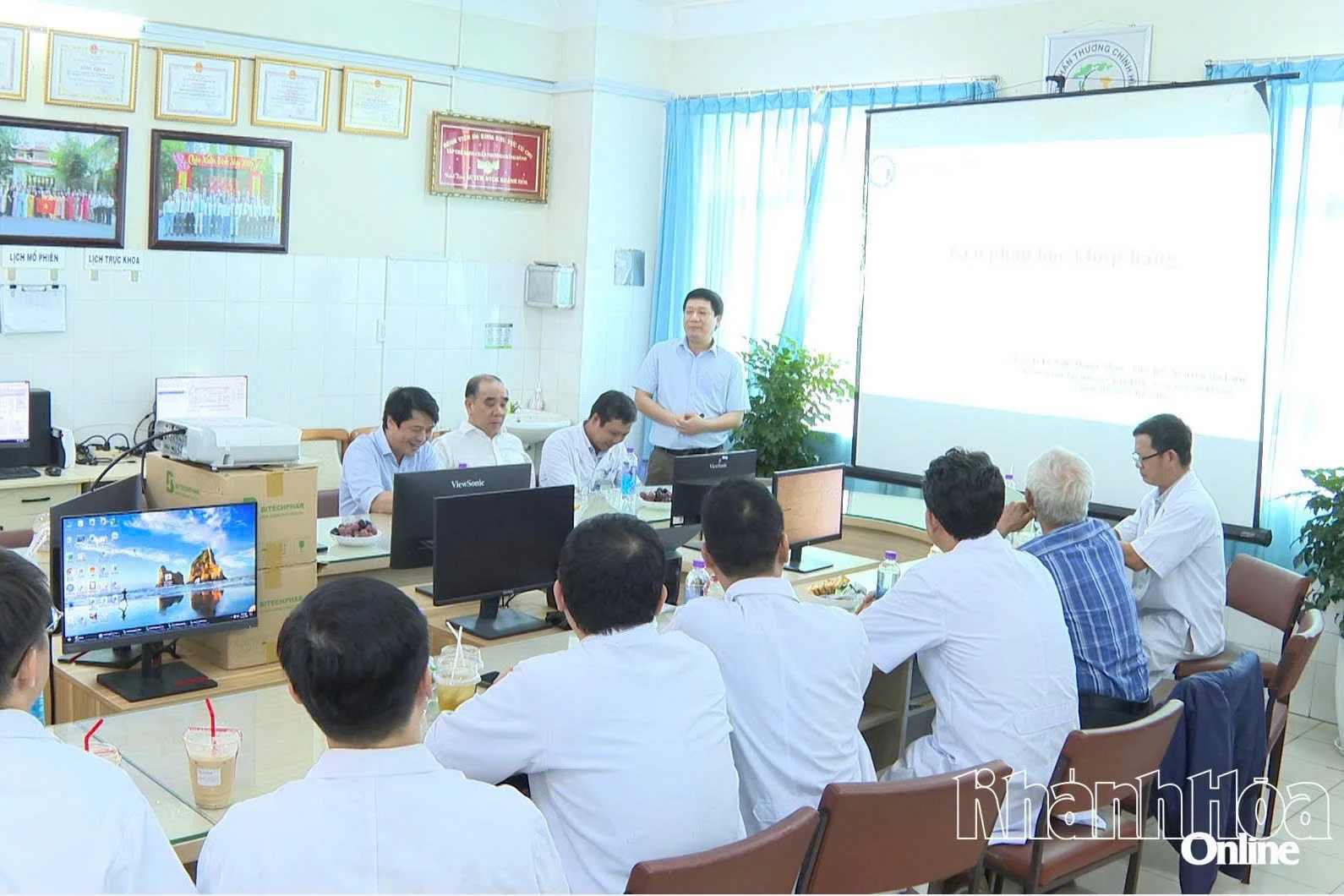 Quang cảnh hội thảo chuyên môn.