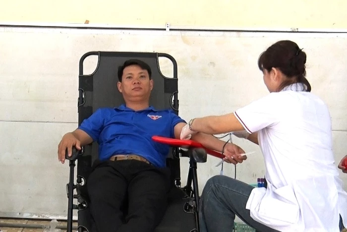 Hơn 300 người các xã khu vực Diên Khánh tham gia hiến máu tình nguyện
