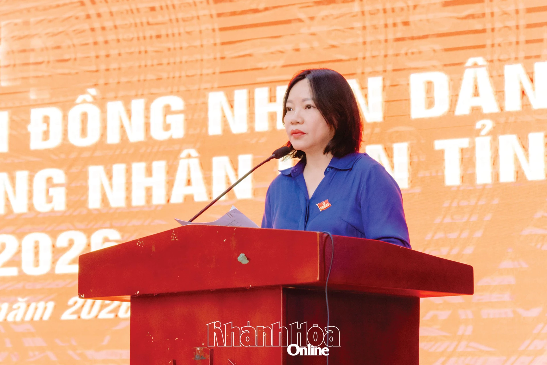Đại biểu Thái Thị Lệ Hằng báo cáo với cử tri các địa phương kết quả Kỳ họp thứ nhất và các kỳ họp chuyên đề của HĐND tỉnh khóa VIII.